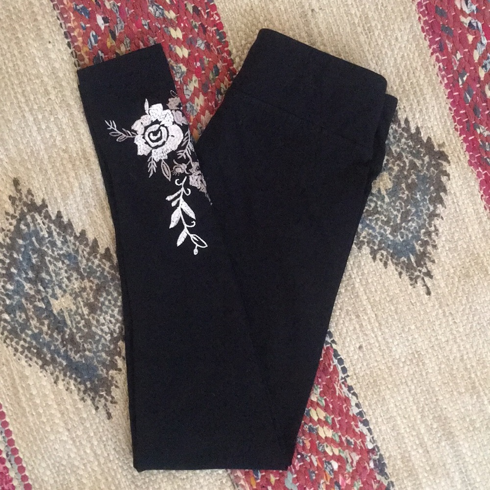 Betsey Johnson NWOT Performance Leggings